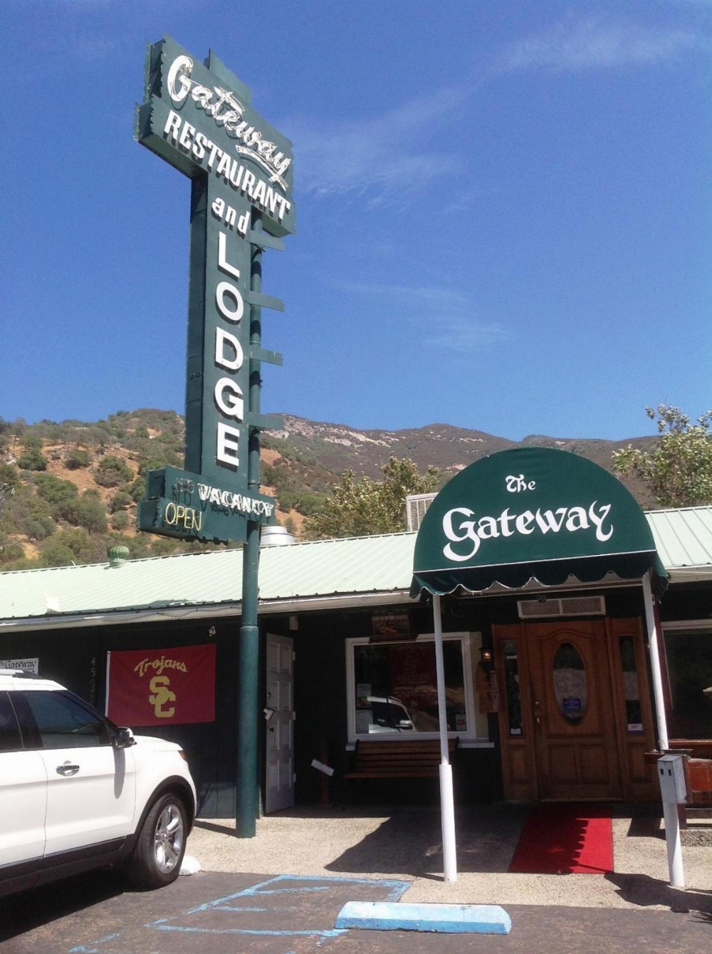 The Gateway Restaurant & Lodge Main image